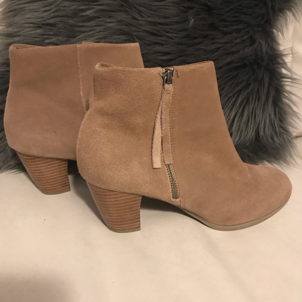 Bass Bridget Beige Suede Heeled Ankle Bootie